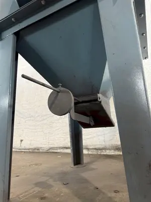 5 CUBIC FOOT TD326 RUBBER BELT TUMBLE BLAST SYSTEM W/ ELEVATOR RECLAIM SYSTEM & DUST COLLECTOR. STOCK # 0670425.