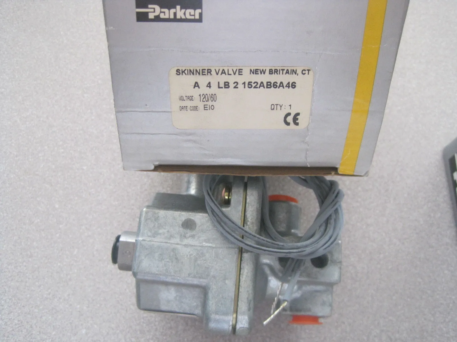 NEW PARKER A4LB2152AB6A46 VALVE