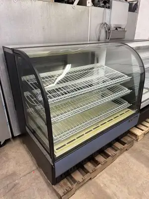 Used True Used 50" True TCGR-50 Refrigerated Curved Glass Display Case 120V Display Refrigerators Illinois US | Falcon Restaurant Supply #1375049