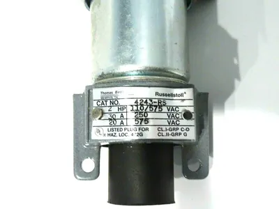 NEW THOMAS & BETTS 4243-RS MALE PLUG 4243RS