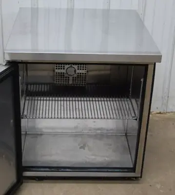 142-1149 True 27 Inch Under Counter 1 Door Cooler