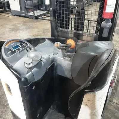 USED 2018 CROWN RR5725-45