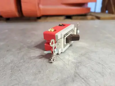 NEW HUBBELL HBL1223