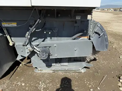 USED 2005 FREIGHTLINER FL70
