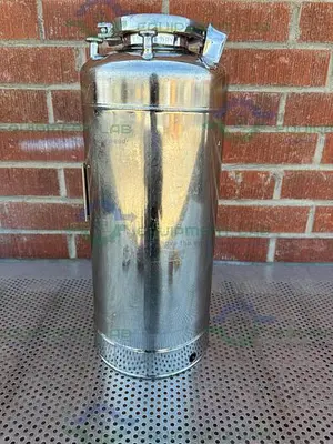 USED ALLOY PRODUCTS 15 LITER STAINLESS STEEL VESSEL 125 PSI W/ 4.5" OPENING