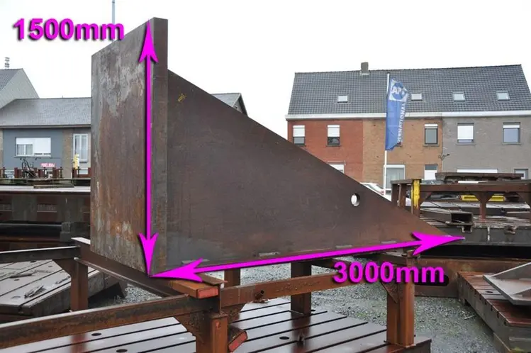 Used CLAMPING BRACKET 3000 X 1500 X 1200 MM Angle Plates BE | Apt International N.V #366401
