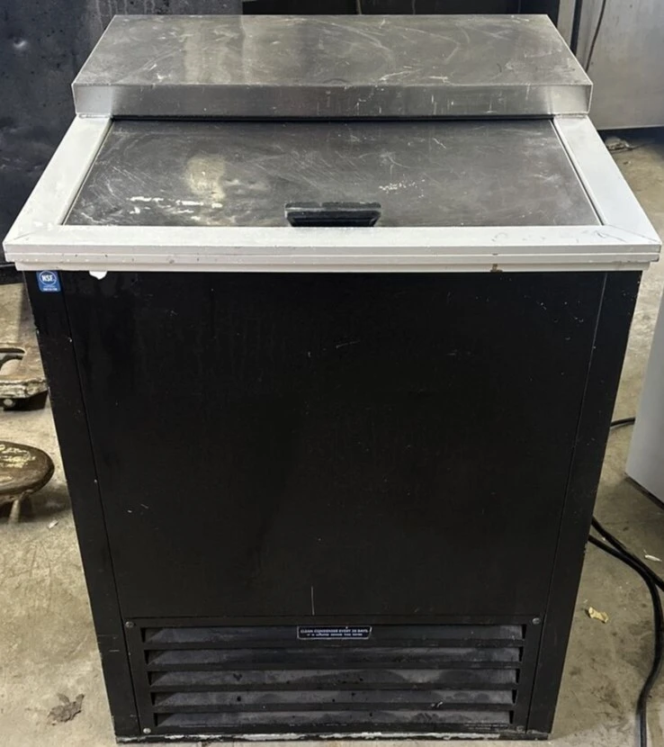 174-0044 Stajac Industries 25” Commercial Back Bar Self Contained Bottle Cooler