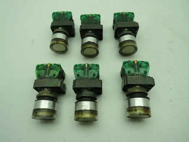 Allen Bradley White Flush Push Button Ser A 800E-2D0 N.O. 800E-2X10  Lot of 6