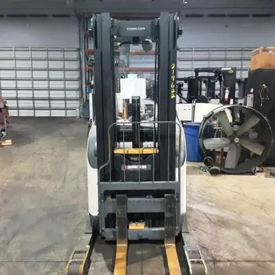 USED 2016 CROWN RR5725-45