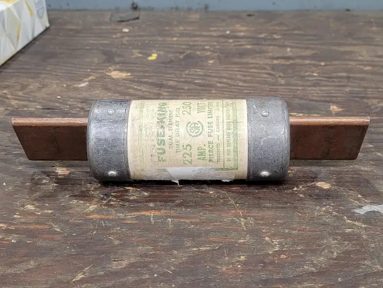Used FUSE KING _UNKNOWN_ Misc Electrical & Power Parts British Columbia CA | Lenmark #249149