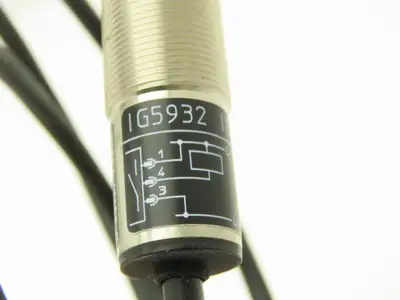 IFM Efector IG5932 Proximity Sensor Switch Capacitive 18mm IGA3008-ANKG Lot of 2