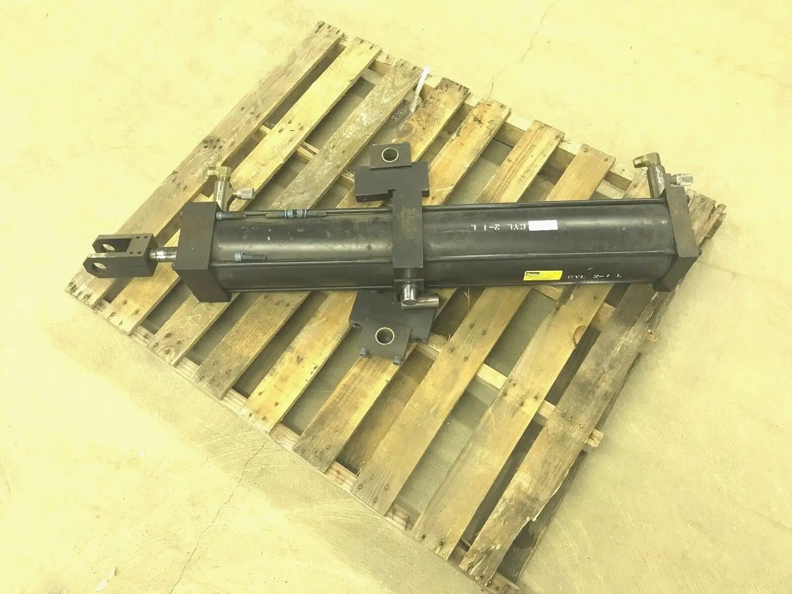 Used Parker 06.00 DD2ANUS14A Pneumatic Cylinders Michigan US | Maverick Industrial Sales #1397012