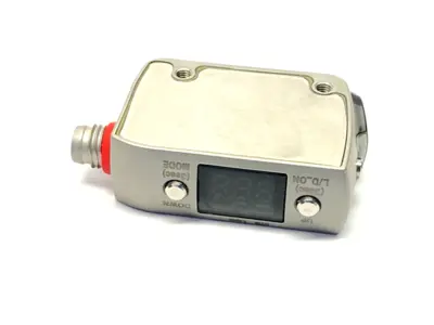 USED KEYENCE SELF-CONTAINED CMOS DISTANCE BASED LASER SENSOR, 3-PIN 250MM