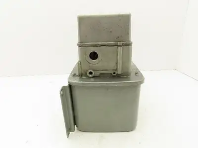 Showa LCB4 7661 Lubrication Oil Pump Machine Oiler 6L Steel Tank 0.1 L/Min 200V
