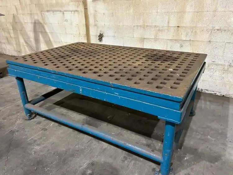 Used ACORN 47" X 75" Welding Tables Quebec CA | MACHINERY INC. #789083