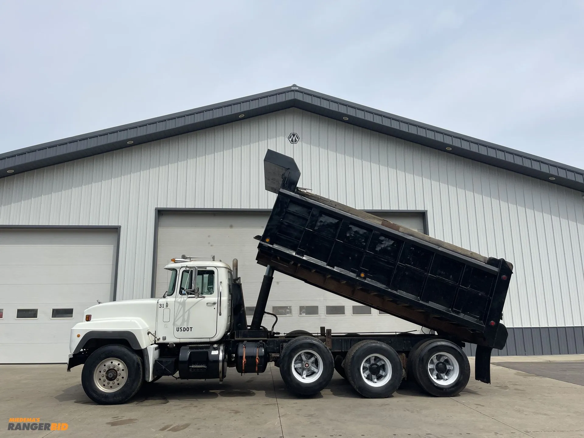 Used 1995 MACK RD688S TRI-AXLE Dump trucks Michigan US | Miedema Asset Management Group #1437008