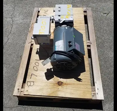 USED LEYBOLD D8B