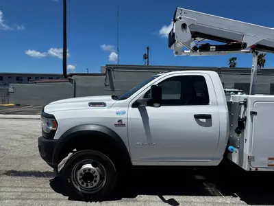 Used 2020 VERSALIFT SST40EIH-02 Bucket (boom) trucks Florida US | Truck and Van Outlet #1509147