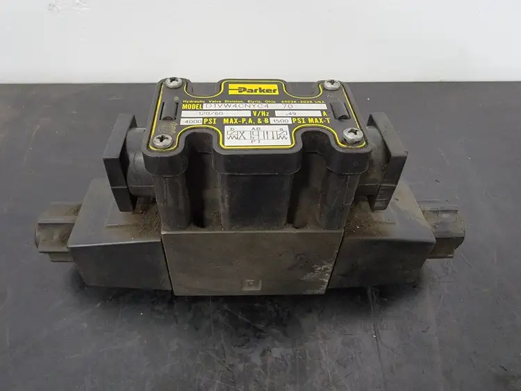 Used PARKER FILTRATION D1VW4CNYC4 70 Valves/Fittings British Columbia CA | Lenmark #258386