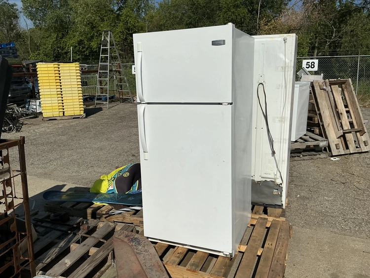 Used FRIGIDAIRE UNKNOWN MODEL Refrigerators Michigan US | Miedema Asset Management Group #1311885