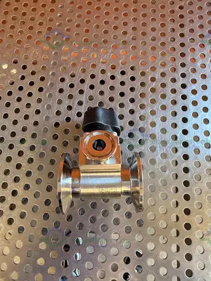 Used AQUASYN 6155535 DIAPHRAGM VALVE W/ 1" SANITARY FITTING TO 1/2" SANITARY FITTING Valves/Fittings California US | Equipment Lab #1506524