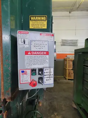 2006 Wastequip 60” Vertical Baler (In Miami)