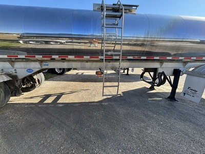 Used 2017 WALKER MILK TANKER TRAILER Liquid Supply Trailers Michigan US | Miedema Asset Management Group #1709493