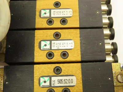 Pneumax 505.52.0.12 Pneumatic 8-Station MB57 Solenoid Valve Bank 120V