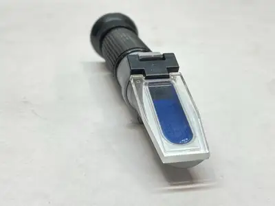 USED ARIANA HANDHELD ANALOG REFRACTOMETER 0-32%