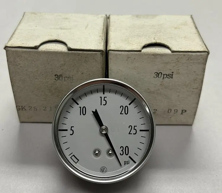 Used UNBRANDED GK25-212-09P Universal Pressure Meters | Surplus Asset Holdings #1219013