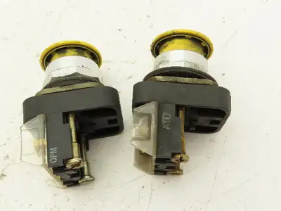 Allen Bradley 800T-FXD4 Yellow Push/Pull Button 30mm Lot of 2