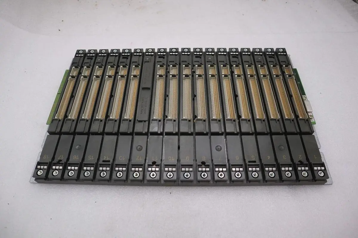 SIEMENS 6ES7400-1TA01-0AA0  SIMATIC S7 Rack UR1, 18 SLOT STOCK 4768