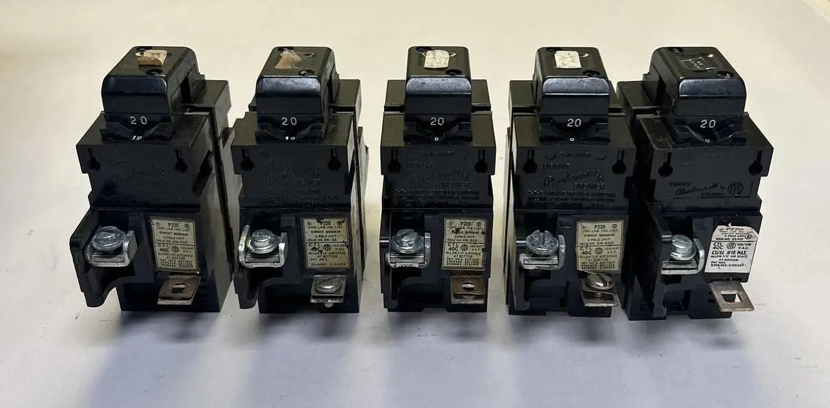 Used BULLDOG ELECTRIC P220 Circuit Breakers | Surplus Asset Holdings #1189174
