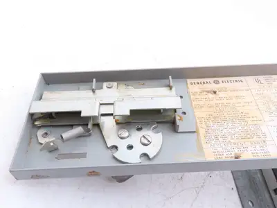 General Electric THFP321XL 3-Pole Fusible Disconnect Switch Panel Mount 30A 240V