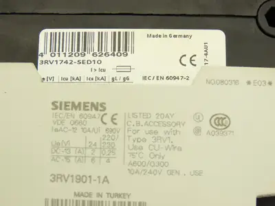 Siemens 3RV1946-2B Rotary Mechanism  Circuit Breaker 30A 600V W Interlocking Kit