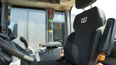 USED 2025 CATERPILLAR 930