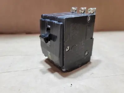 USED SQUARE D QOB330