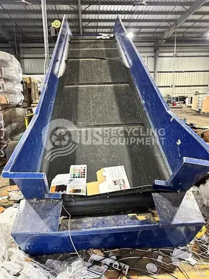 USED MAX PAK CLOSED DOOR BALER WITH INFEED CONVEYOR