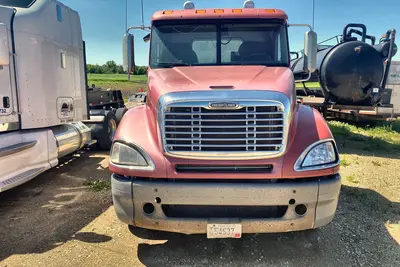Used 2008 FREIGHTLINER COLUMBIA Conventional trucks Wisconsin US | Proxy Equipment #1385052