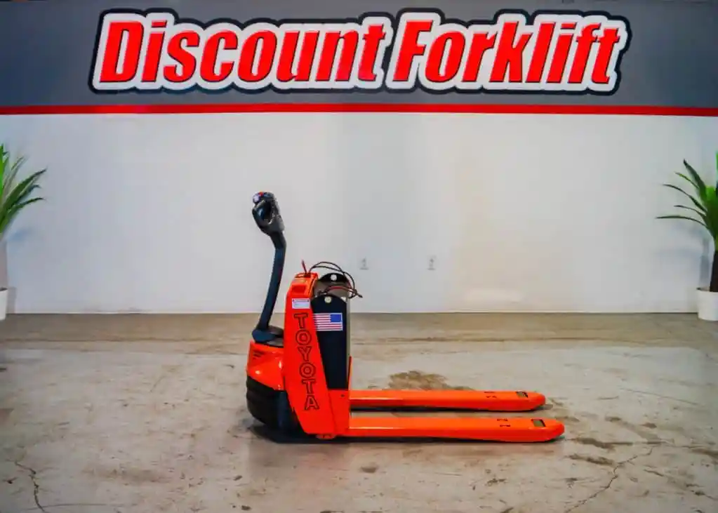USED 2020 TOYOTA 8HBW23