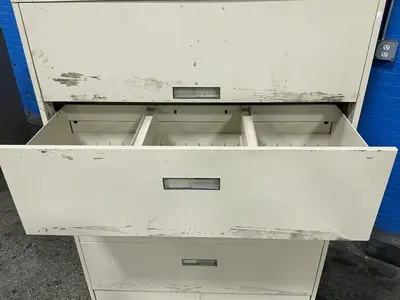 Used _UNKNOWN_ _UNKNOWN_ Cabinets Ohio US | HGR 24 #1413234
