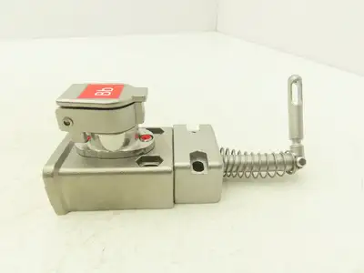 Allen Bradley 440T-MSALE10BB Guardmaster Trapped Key Interlock Switch With Key
