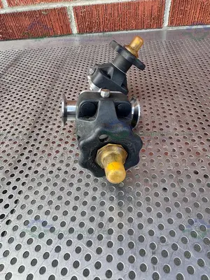 USED 2- ITT PURE FLO RA25MAX DIAPHRAGM VALVE W/ 1" TO 3/4" SANITARY FITTING