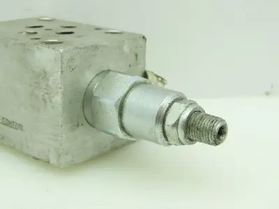 Dynex S8620-D03-P-V-21 Hydraulic Flow Control Sandwich Valve 3000 PSI  D03