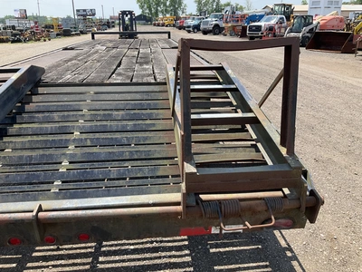2005 Leland 30’ Tag Trailer