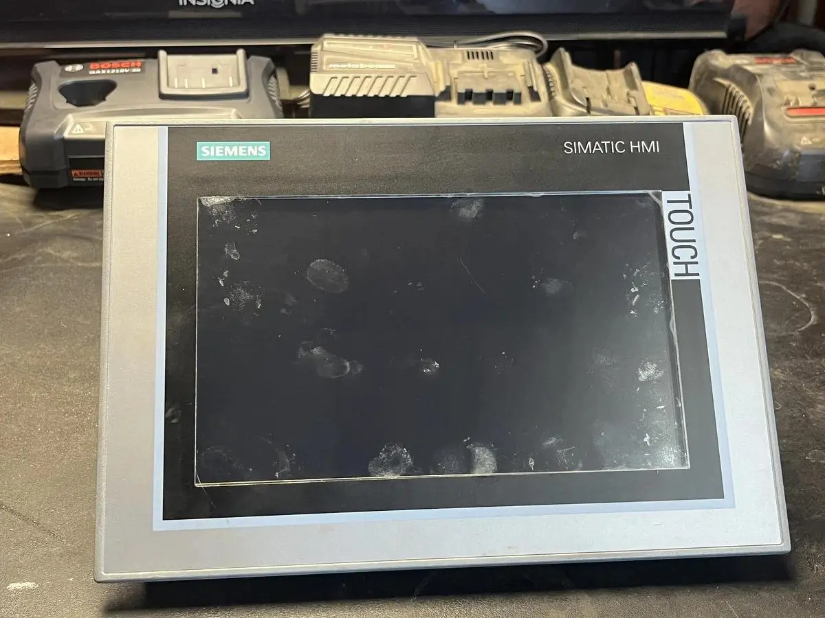 USED SIEMENS 6AV2124-0JC01-0AX0