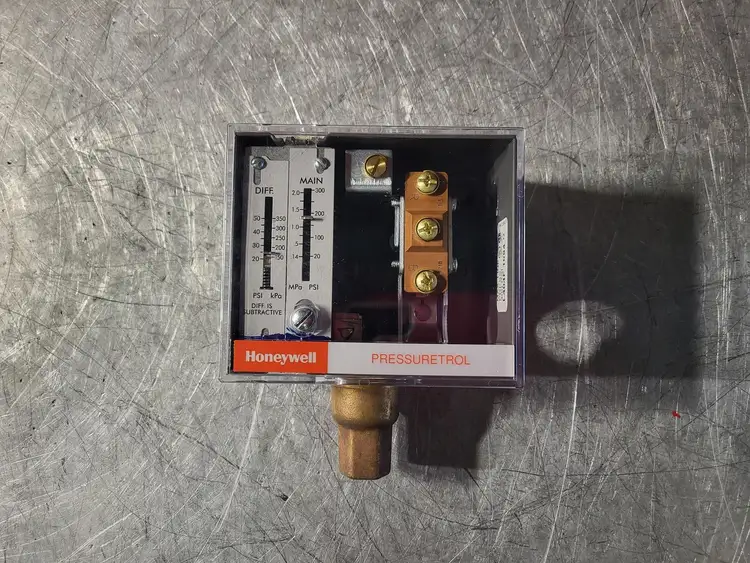 New | in-Stock HONEYWELL L404F1094 Switchgears British Columbia CA | Lenmark #240643