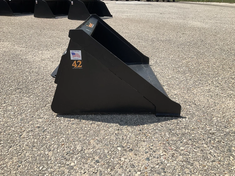 Used TOMAHAWK 42" SMOOTH BUCKET Skid Steer Buckets Michigan US | Miedema Asset Management Group #1342512
