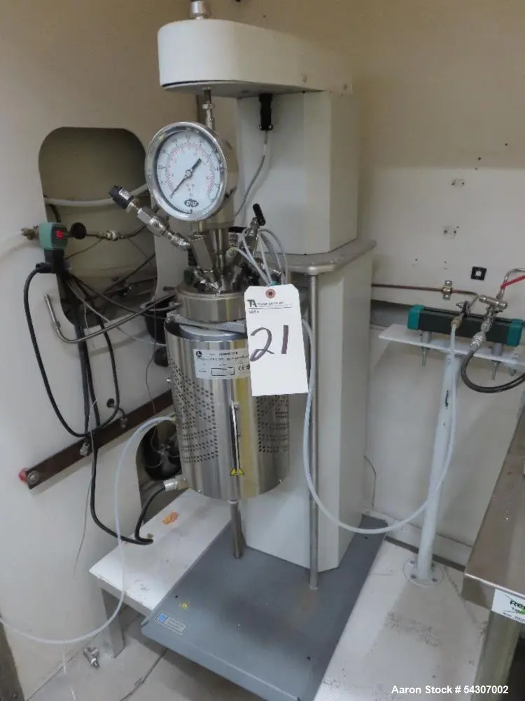 Used Parr Model 4526 Bench Top Reactor 2L 1900 PSI with 4848 Controller