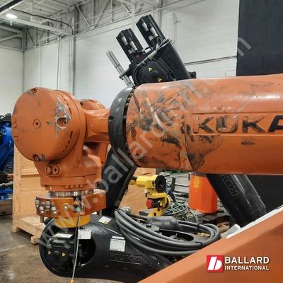 KUKA KR 180 R2900 Robot System w/ KRC4 Controller